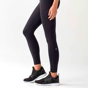 Lululemon Fast and Free High-Rise Tight 25" - SIZE 6 - BLACK (barely worn)